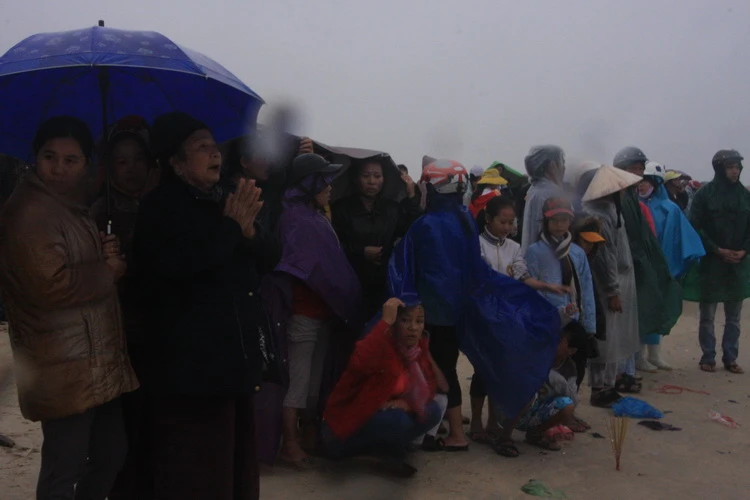 Tìm được thi thể ba ngư dân ảnh 1